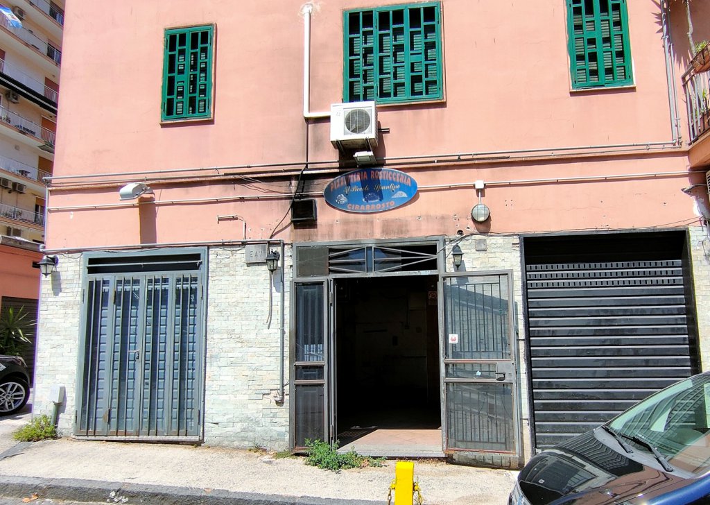 Shops for rent  via BERNARDO CAVALLINO 61, Napoli, locality Chiaia