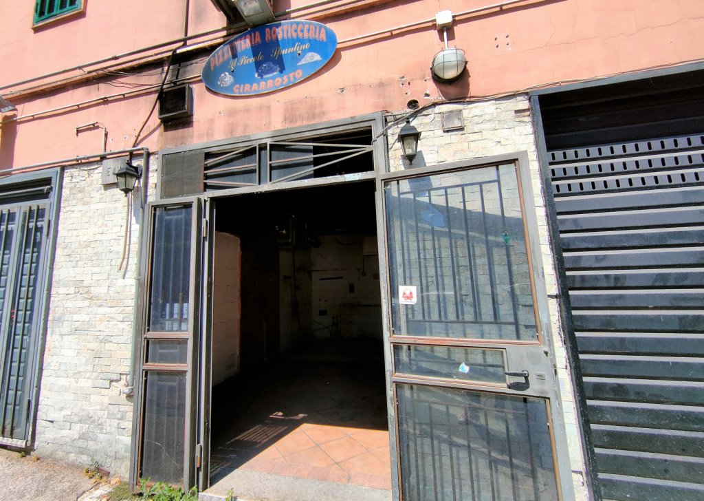 Shops for rent  via BERNARDO CAVALLINO 61, Napoli, locality Chiaia