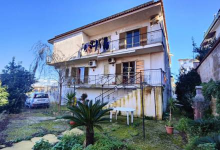 S.CROCE - Semi-detached house with large square with uncovered surfaces and garage