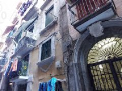 Three-room apartment for sale a stone''''''''''''''''s throw from Via Toledo Piazza Plebiscito - 5
